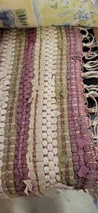 lot 2013 image: 2 Throw pillows rug 29x42