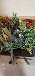 lot 2017 image: Floral faux decor