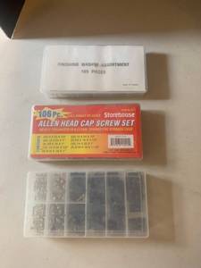 lot 3008 image: Miscellaneous washers and screws