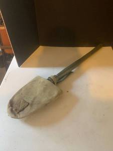 lot 3027 image: Camping shovel