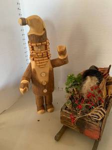lot 3202 image: Christmas decor