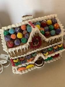 lot 3208 image: Gingerbread house