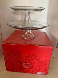 lot 3210 image: 2 tier platter