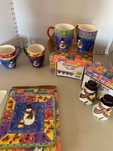 lot 3215 image: Sango Sweet shop Christmas cups, salt shakers and trivet