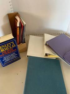 lot 3221 image: Looseleaf notebooks, books and magazines