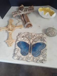 lot 3304 image: Outdoor decor. Crosses butterfly stone and more