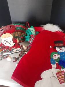 lot 3309 image: Christmas decor