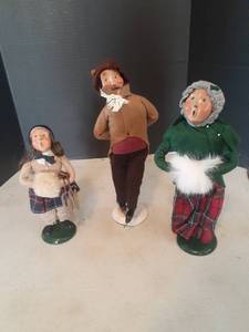 lot 3310 image: Byers Christmas Carolers