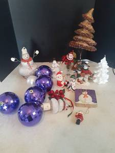 lot 3314 image: Christmas decor