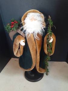 lot 3321 image: Christmas decor. Santa16