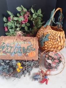 lot 3327 image: Fall wall decor, faux flowers and more