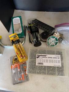 lot 3405 image: Stainless tapping screws and other household items