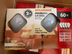 lot 3414 image: Sylvania light bulbs