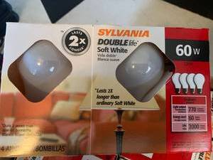 lot 3415 image: Sylvania light bulbs