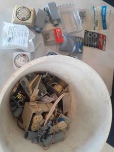 lot 3436 image: Miscellaneous electrical items