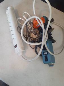 lot 3444 image: Extension cords and surge protectors