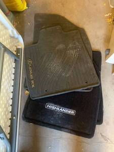 lot 3640 image: Car mats for Lexus RX and Highlander