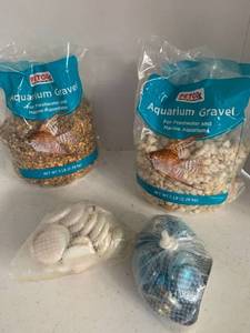 lot 4006 image: Aquarium gravel and decorative rock