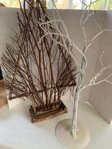 lot 4008 image: Tree decor