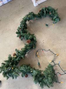 lot 4011 image: Lighted garland