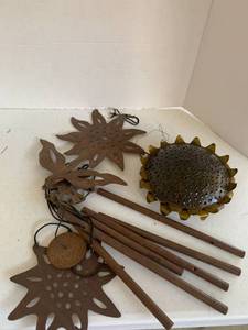 lot 4018 image: Wind, chime (needs work), and sunflower Birdfeeder