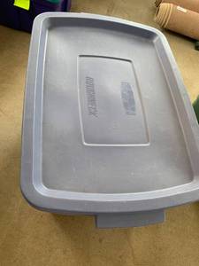 lot 4028 image: Rubbermaid roughneck bin