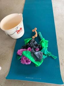 lot 4031 image: Exercise mat and strengthening tools