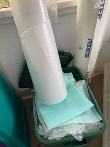 lot 4033 image: Packing materials and Rubbermaid bin