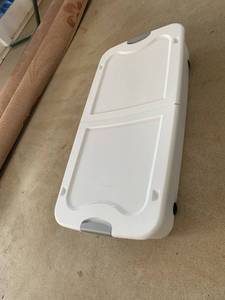 lot 4034 image: Sterilite and Underbed bin on wheels
