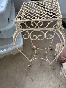 lot 4038 image: Wrought iron plant stand 9 x 9 x 24