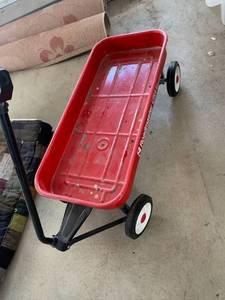 lot 4040 image: Roadmaster, USA red wagon
