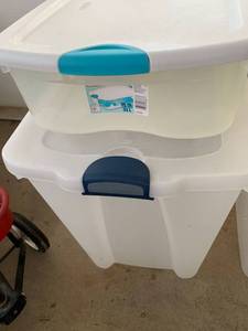 lot 4041 image: Sterilite and Home bins