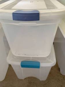 lot 4042 image: Rubbermaid and sterilite bins
