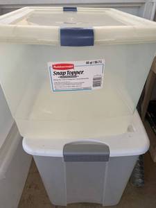 lot 4043 image: Rubbermaid and sterilite bins