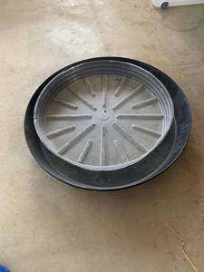 lot 4046 image: Large saucers 21 and 25 inches