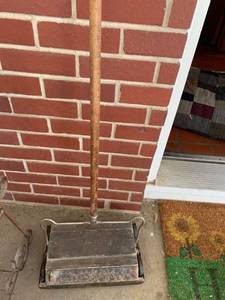 lot 4061 image: Vintage Bissell carpet sweeper