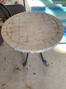 lot 4504 image: 21 inch patio table with removable top
