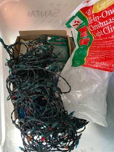 lot 4514 image: Christmas lights and light clips