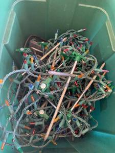lot 4516 image: Christmas lights and timer in bin