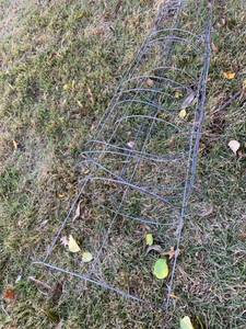 lot 5100 image: Tomato cages