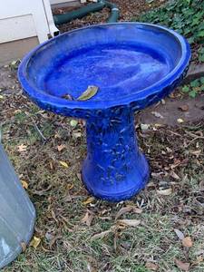 lot 5107 image: Birdbath blue