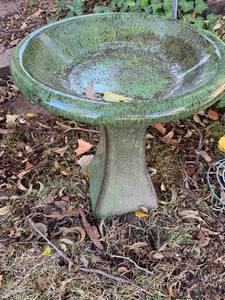 lot 5108 image: Green bird bath