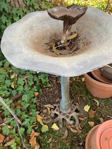 lot 5110 image: Birdbath