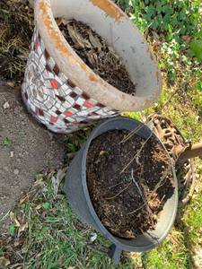 lot 5114 image: 14 and 15 inch flower pots planters, plastic and resin