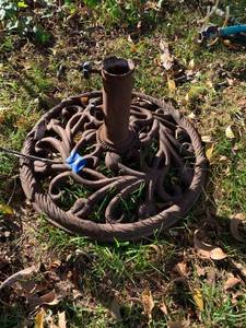 lot 5115 image: Cast-iron umbrella stand holder