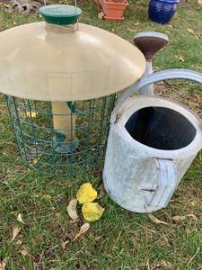 lot 5132 image: Watering can and Birdfeeder