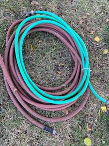 lot 5133 image: Hoses green and red
