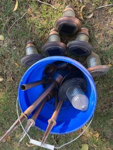 lot 5140 image: Solar lights