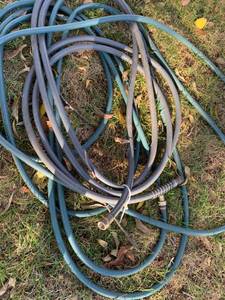 lot 5143 image: Green and gray hoses