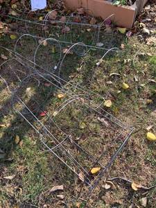 lot 5147 image: Tomato cages